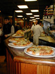Pizza place in Barcelona with loud students and cheap prices and good pizzas