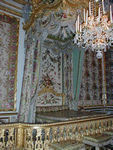 Marie Antoinette's bed with its summer decor